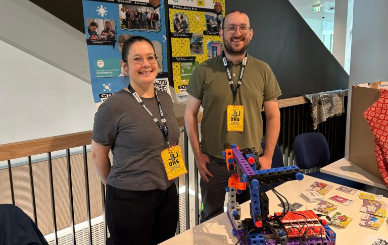 Cäcilia Veliu und Maximilian Stange mit Oshop in Edinburgh