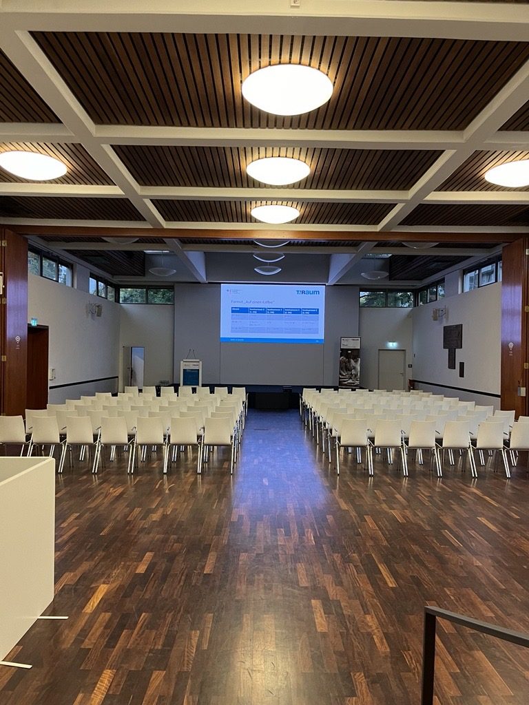 Saal in dem T!Raum Treffen stattfand